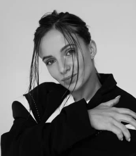 <em>Isabel R.</em>